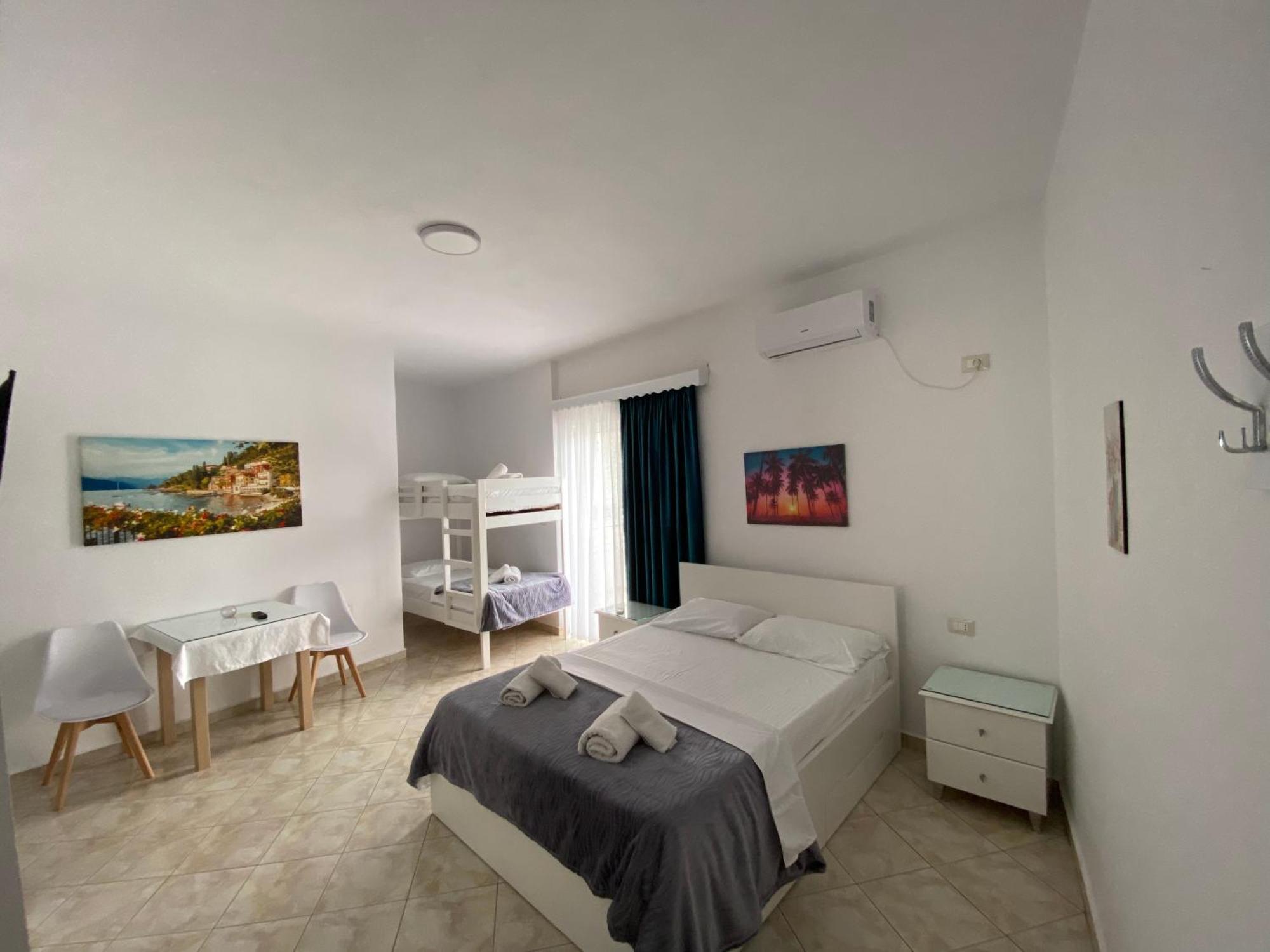 Hotel Vila Kafe Лукове Экстерьер фото