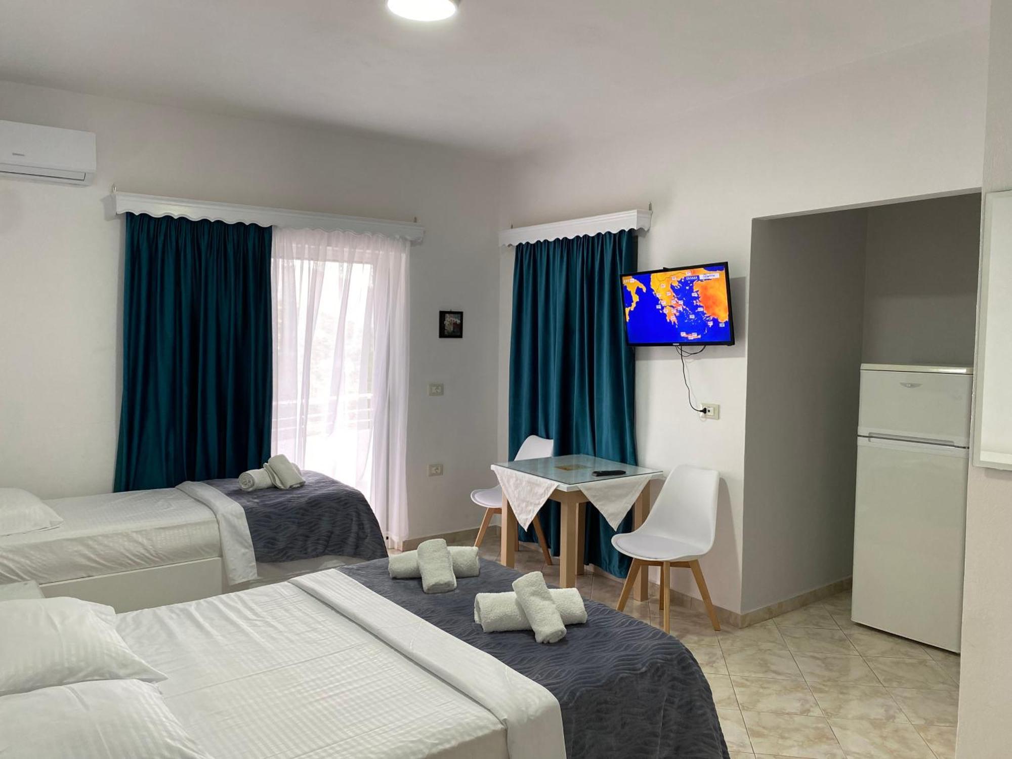 Hotel Vila Kafe Лукове Экстерьер фото