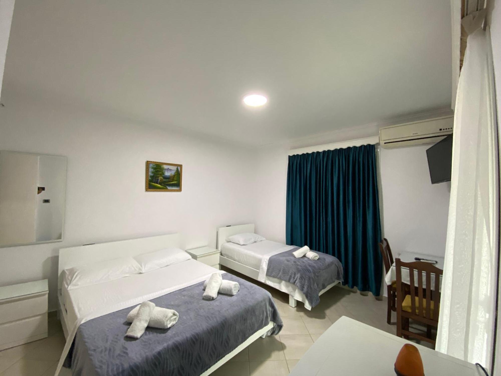 Hotel Vila Kafe Лукове Экстерьер фото