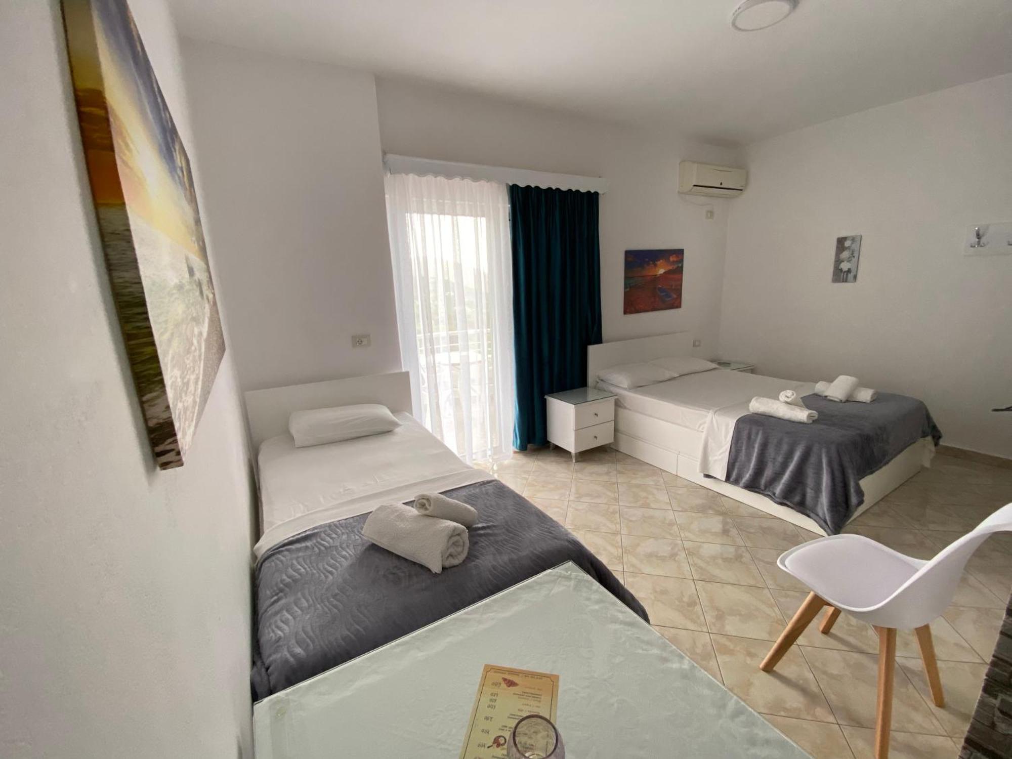 Hotel Vila Kafe Лукове Экстерьер фото
