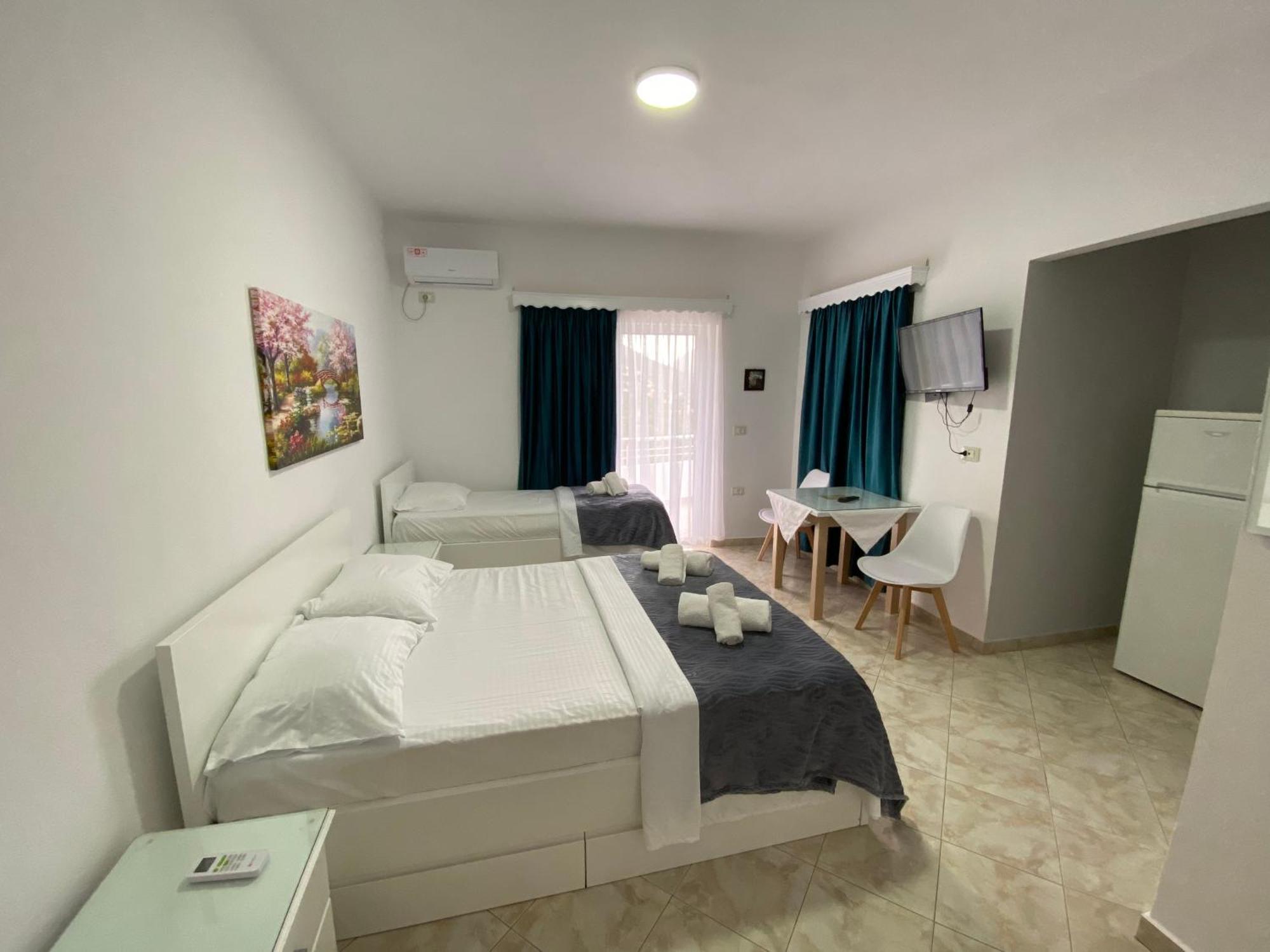Hotel Vila Kafe Лукове Экстерьер фото