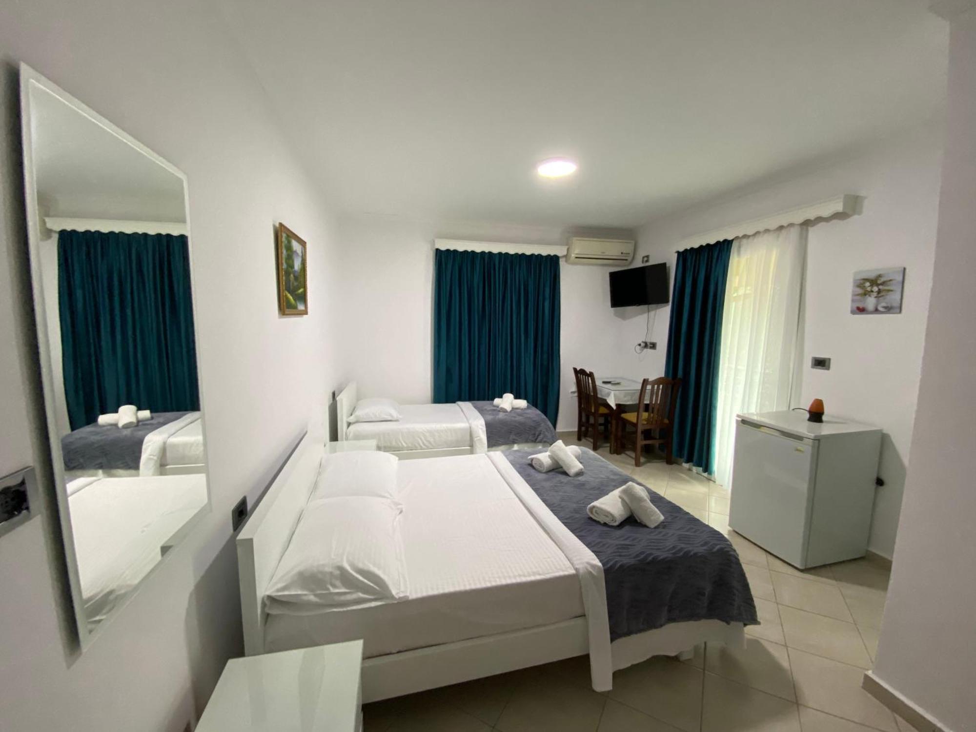 Hotel Vila Kafe Лукове Экстерьер фото