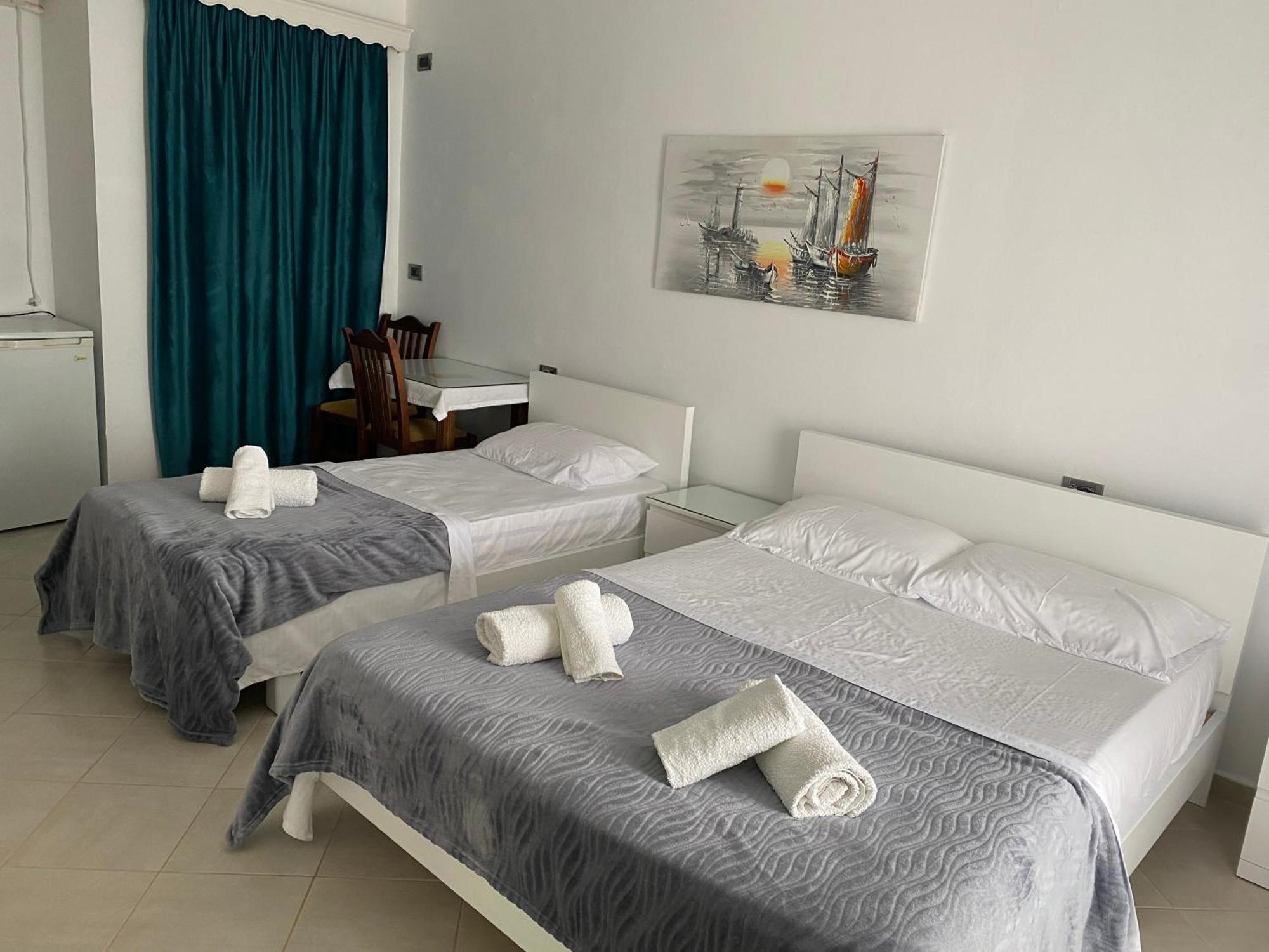 Hotel Vila Kafe Лукове Экстерьер фото