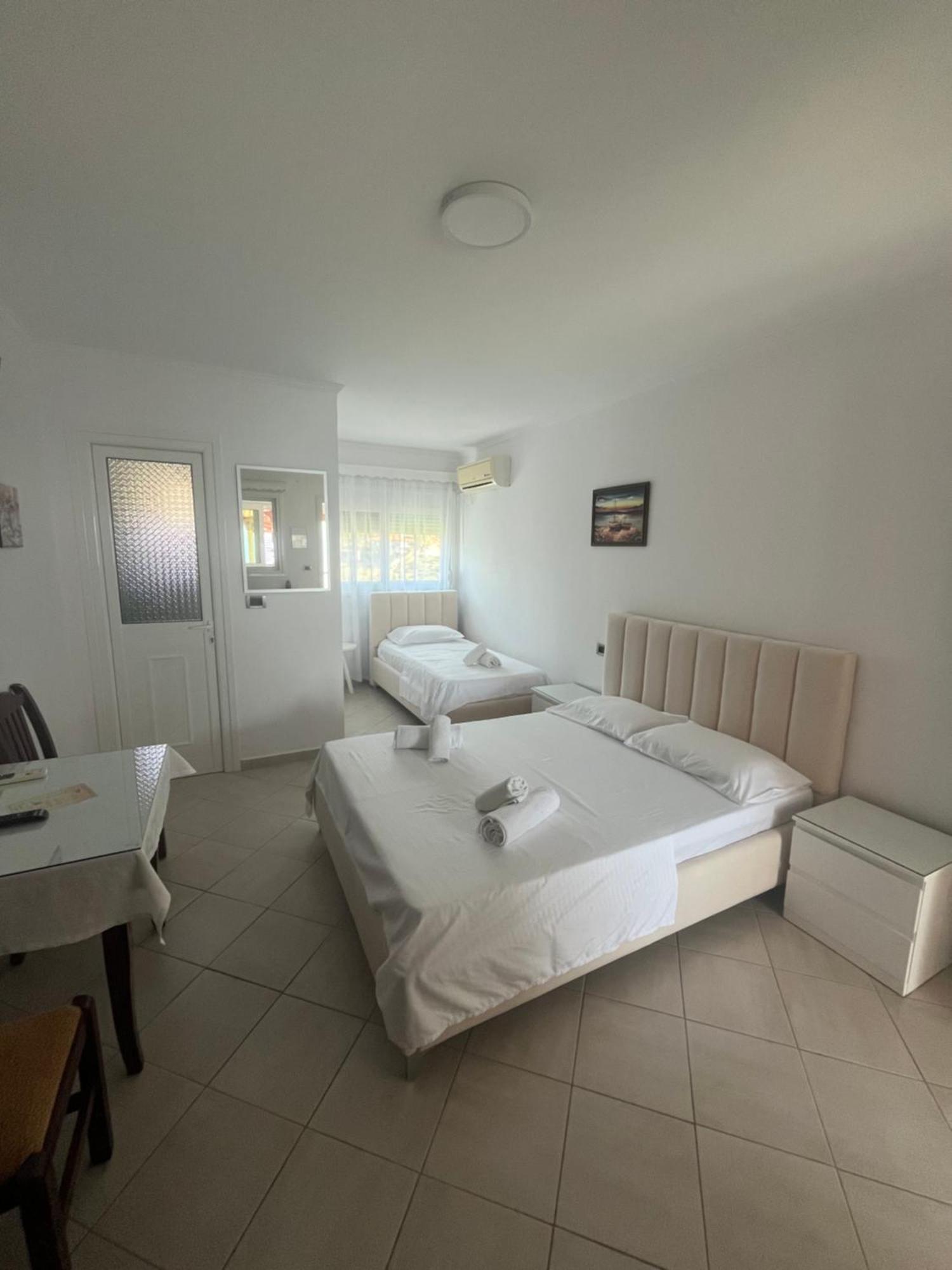 Hotel Vila Kafe Лукове Экстерьер фото
