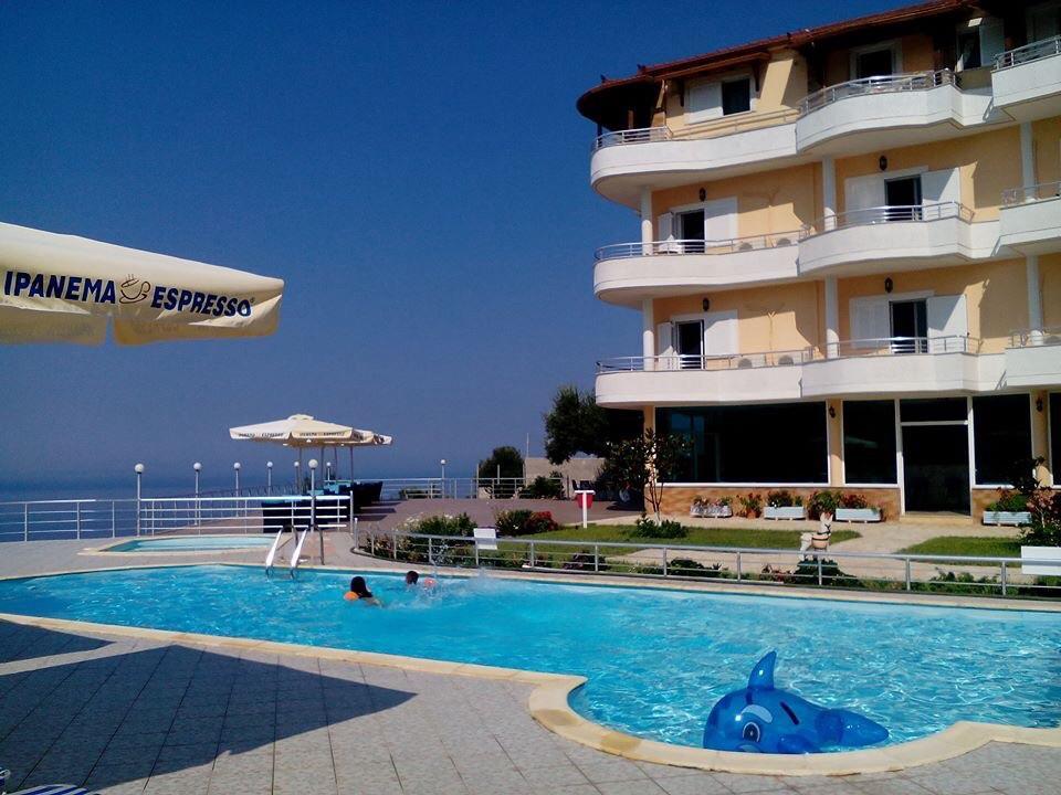 Hotel Vila Kafe Лукове Экстерьер фото