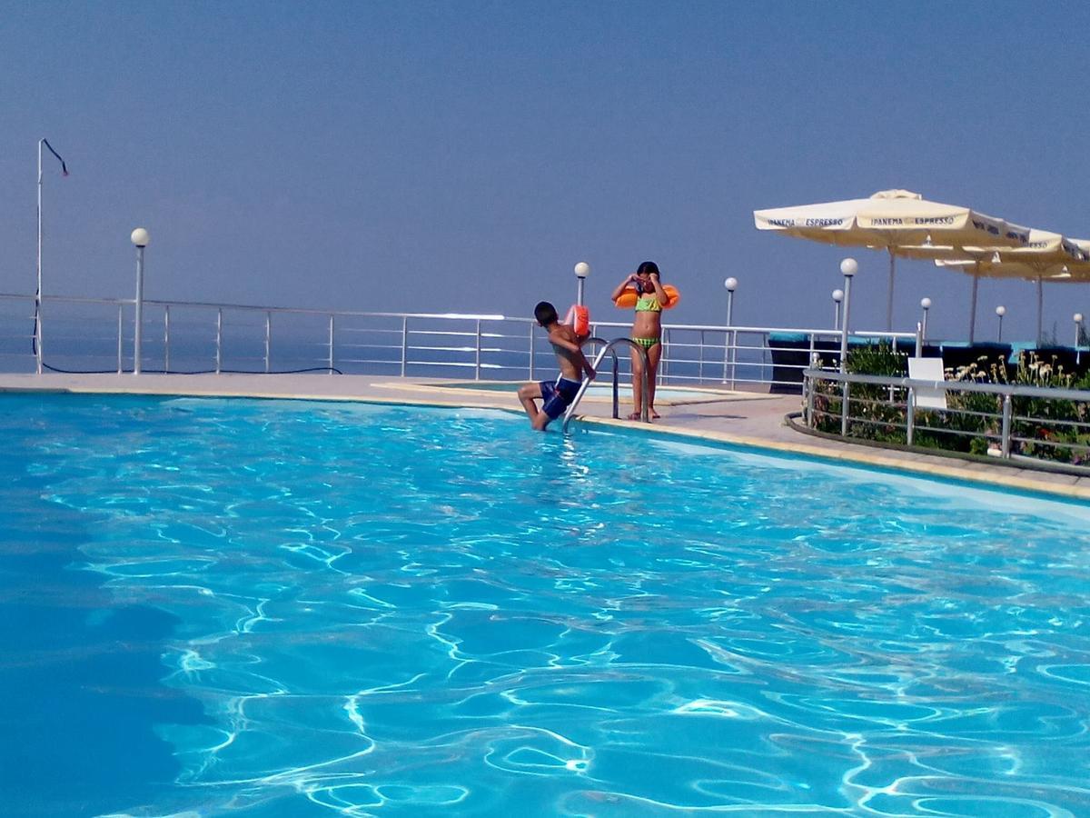 Hotel Vila Kafe Лукове Экстерьер фото