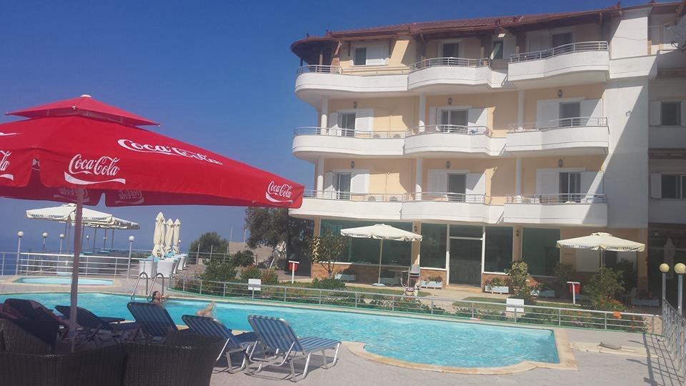 Hotel Vila Kafe Лукове Экстерьер фото