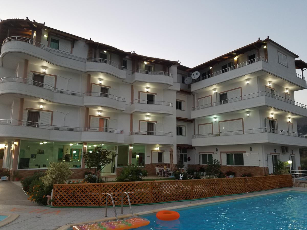 Hotel Vila Kafe Лукове Экстерьер фото