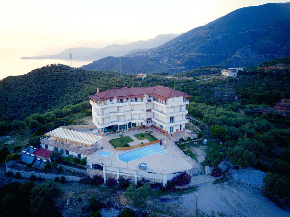 Hotel Vila Kafe Лукове Экстерьер фото