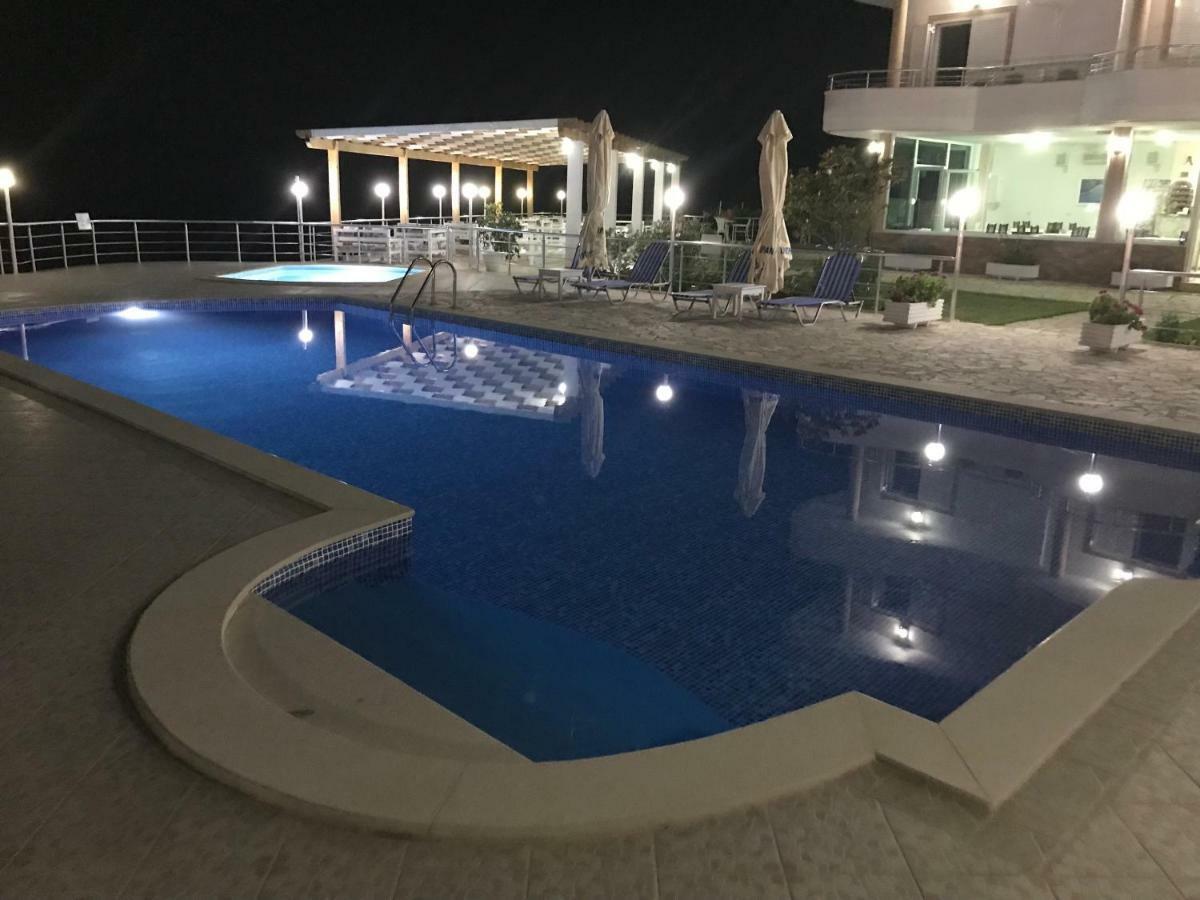 Hotel Vila Kafe Лукове Экстерьер фото