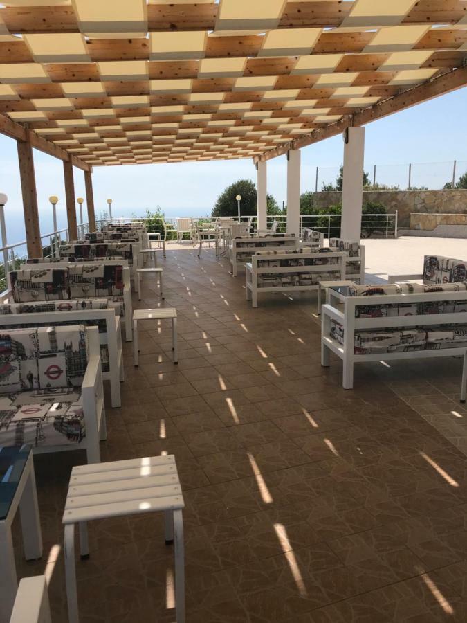 Hotel Vila Kafe Лукове Экстерьер фото
