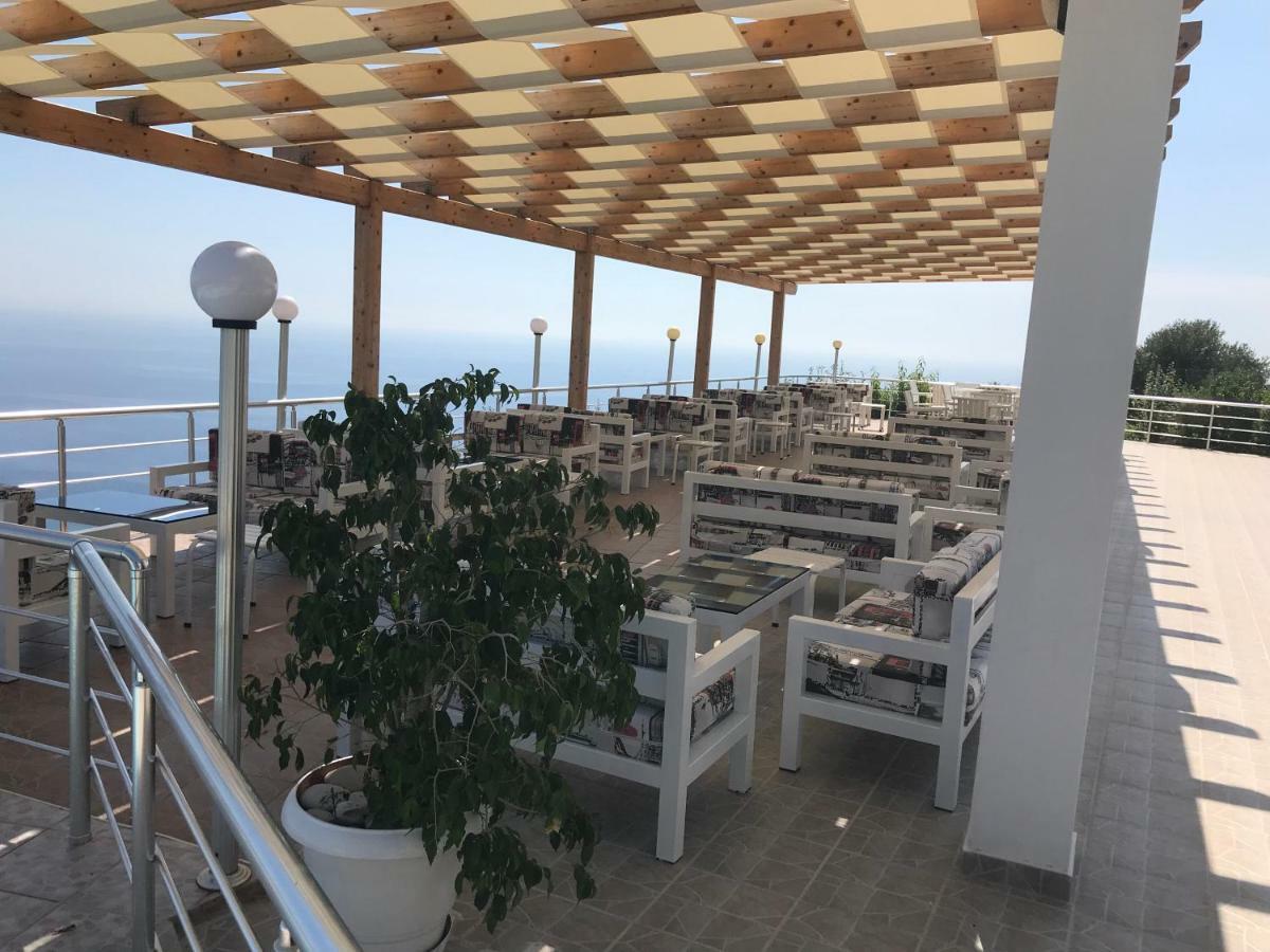 Hotel Vila Kafe Лукове Экстерьер фото