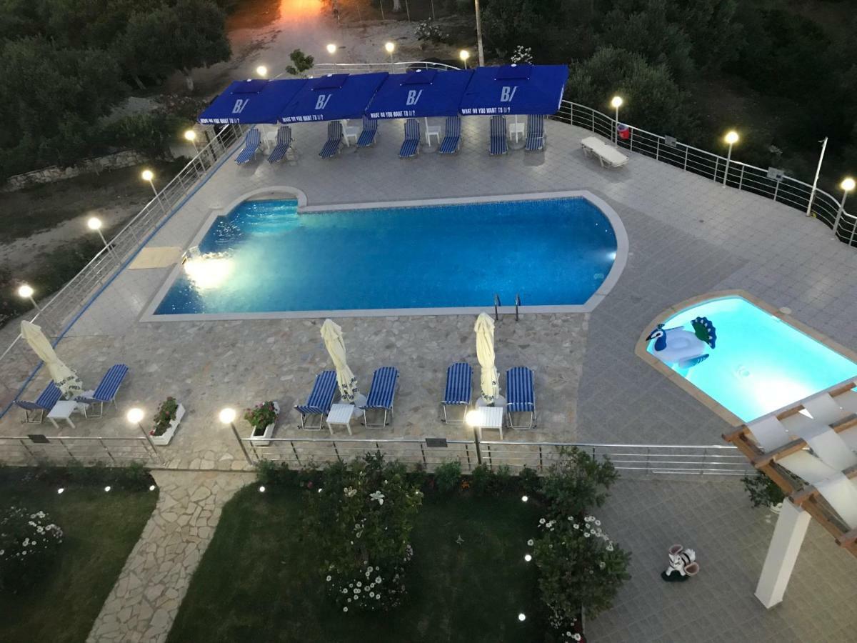Hotel Vila Kafe Лукове Экстерьер фото
